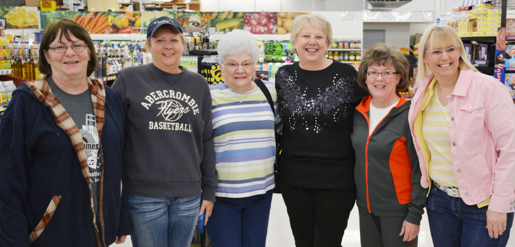 Smith had a cheering section with her for her romp. Pictured are (from left) Jan Black, Tammy Keck, Mary Dayton, Smith, Vicki Ogren and Smith's sister Dianne Dennis of Ankeny.
