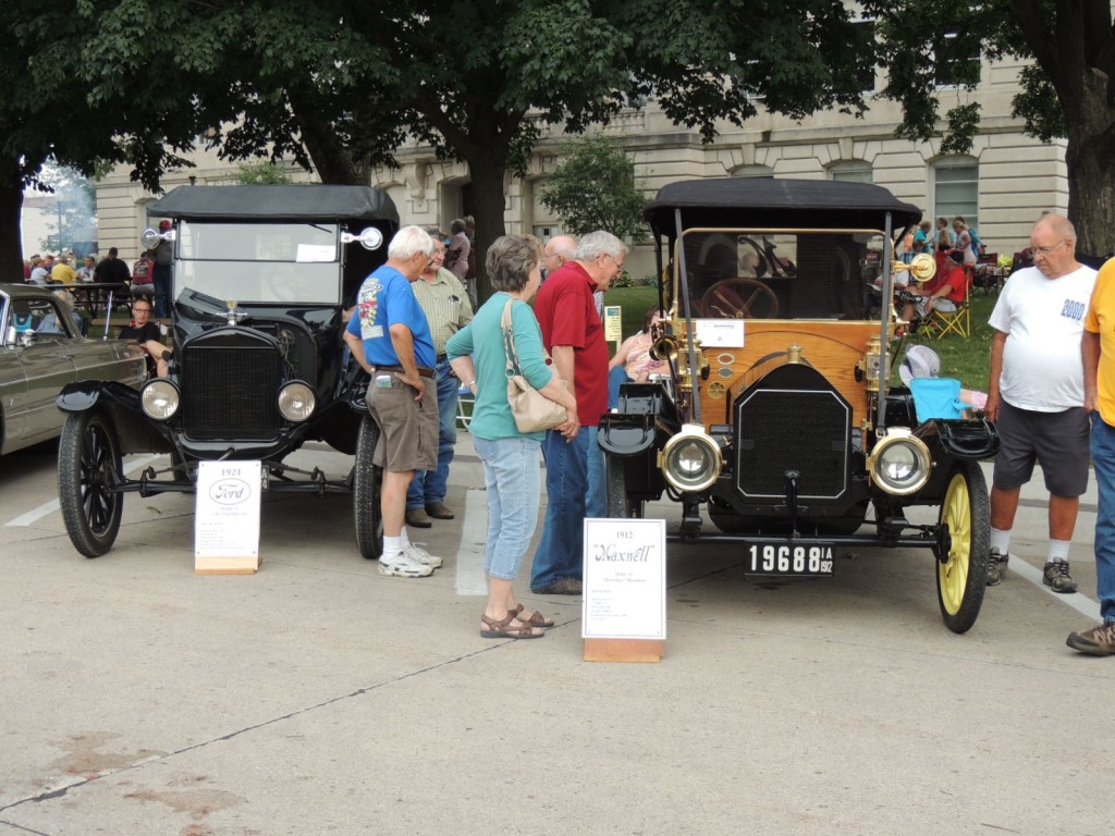 Left: 1924 Ford owned by Don Pauley of Clear Lake; Right: 1912 Maxwell owned by Dick Pauley of Jefferson