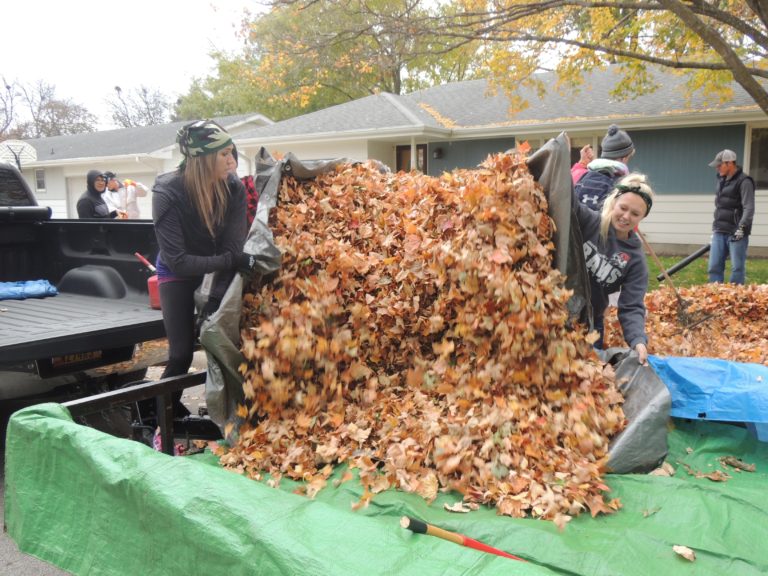 Student leaf raking continues for 21st year - Greene County News Online